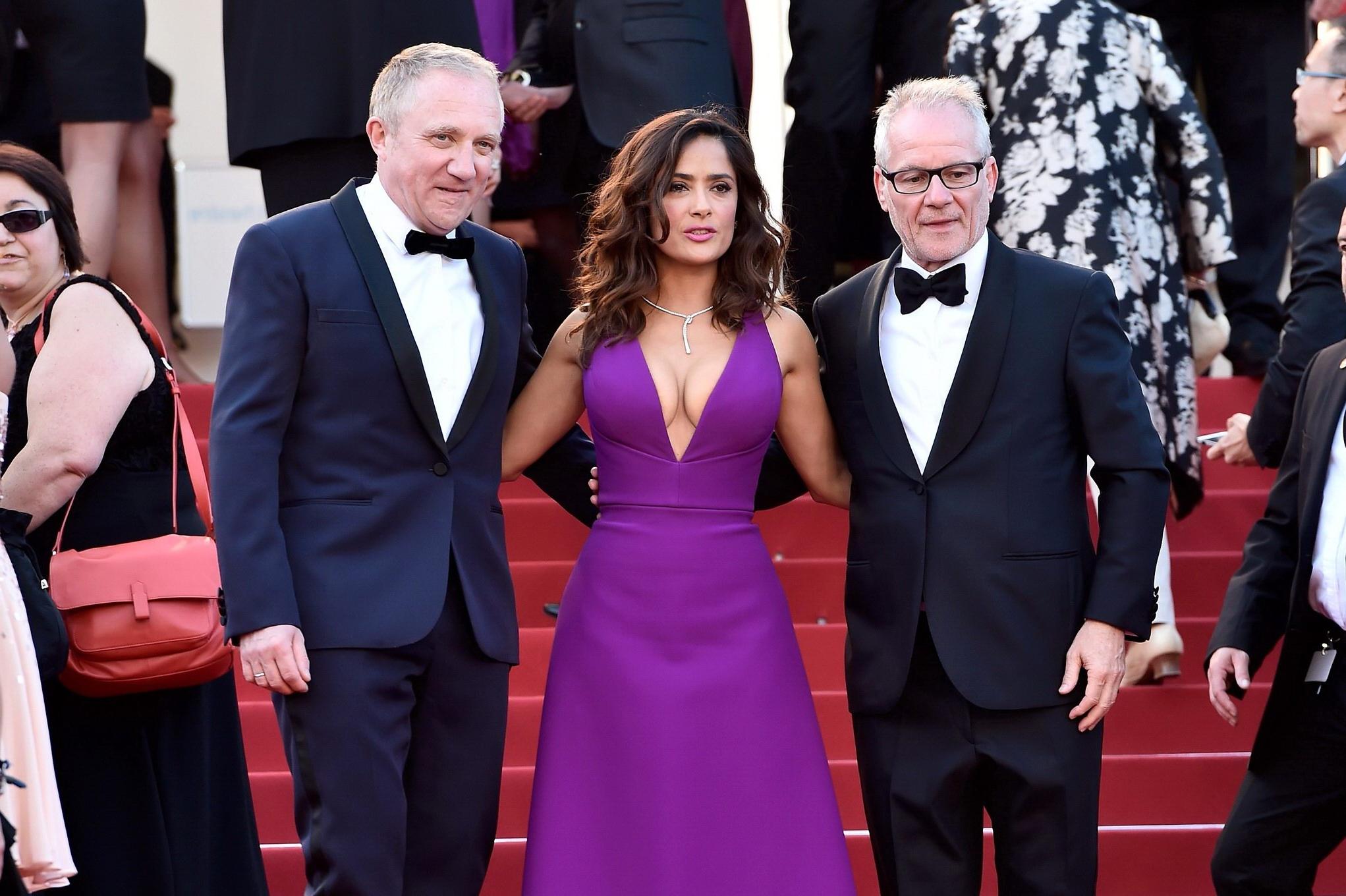 16P Salma Hayek showing huge cleavage at the Carol screening in Cannes