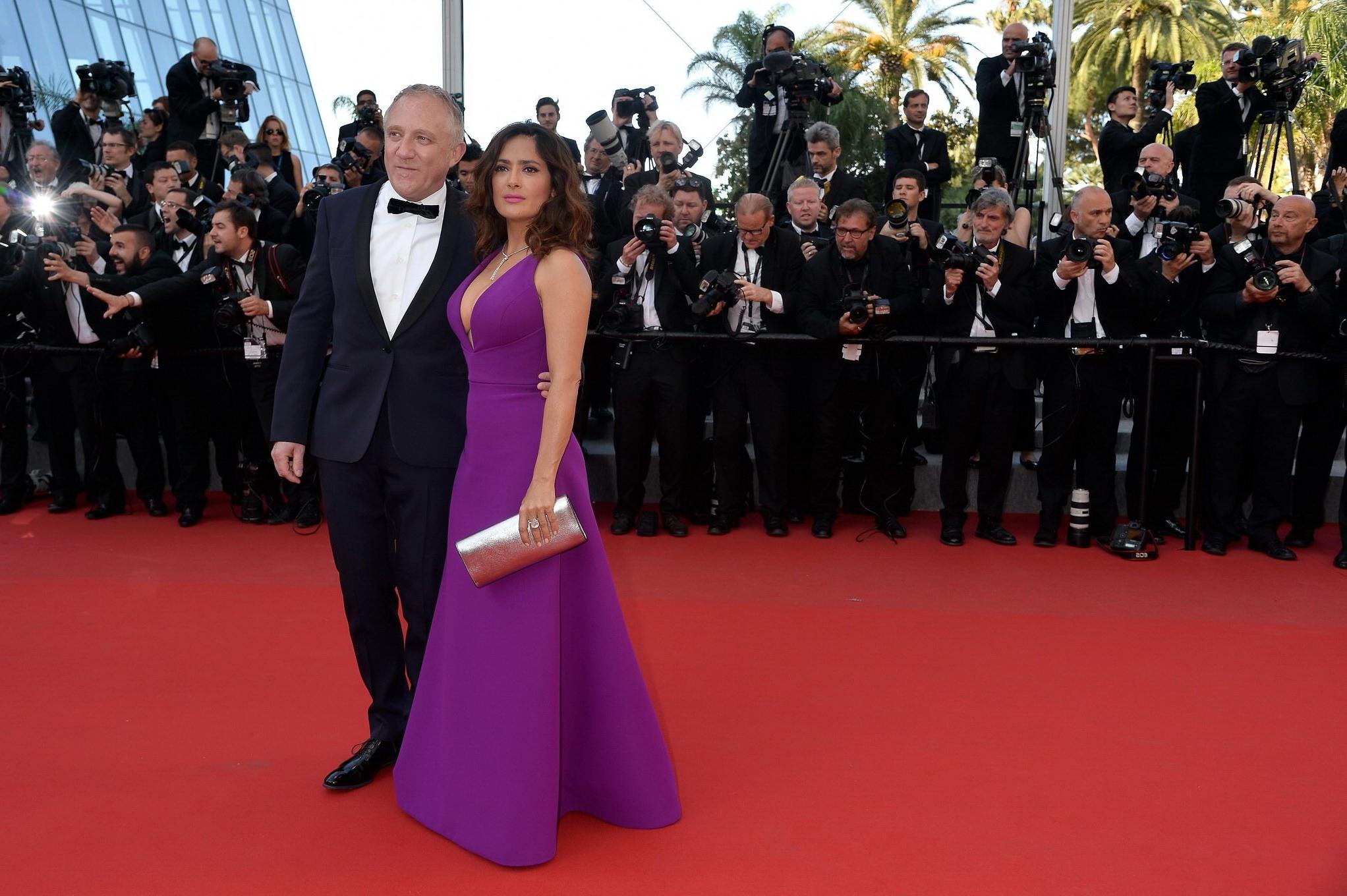 16P Salma Hayek showing huge cleavage at the Carol screening in Cannes