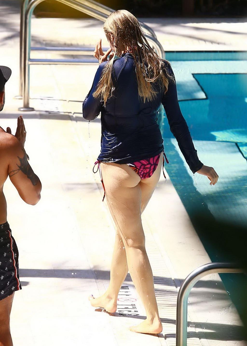 16P Jewel Kilcher shows off her round ass in floral bikini bottom at the pool in Mia