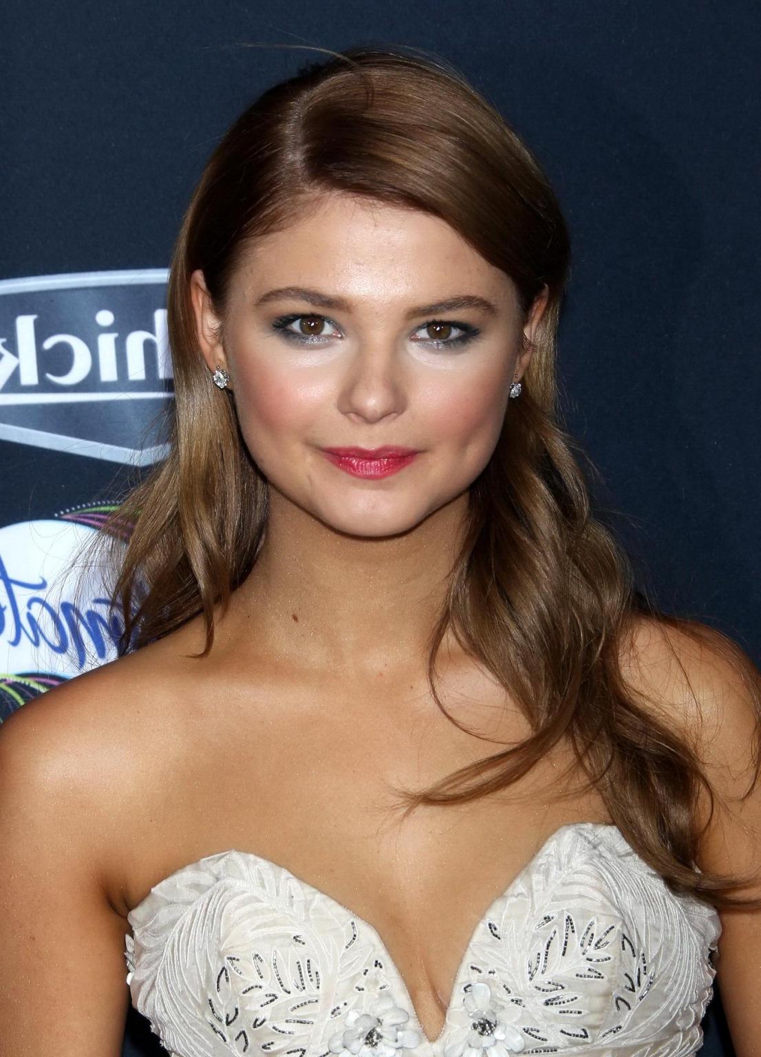 16P Stefanie Scott shows huge cleavage wearing a strapless dress at the Pitch Perfec