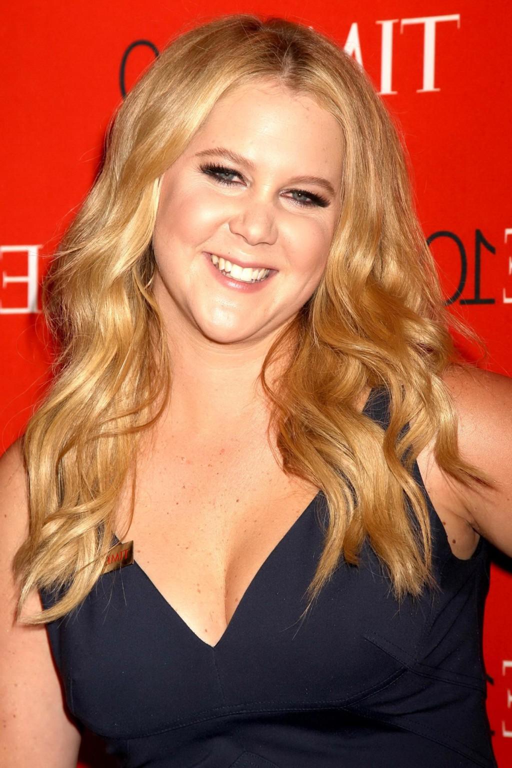 16P Amy Schumer showing huge cleavage at the TIME 100 Most Influential People In The