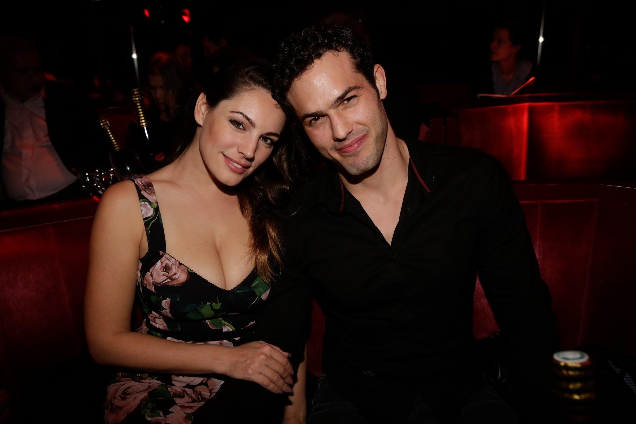 16P Kelly Brook showing huge cleavage at the Crazy Horse in Paris