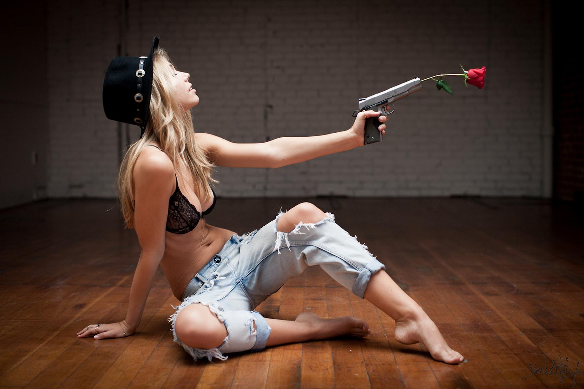 16P Alexis Ren showing off her amazing body in skimpy underwear and ripped jeans at 