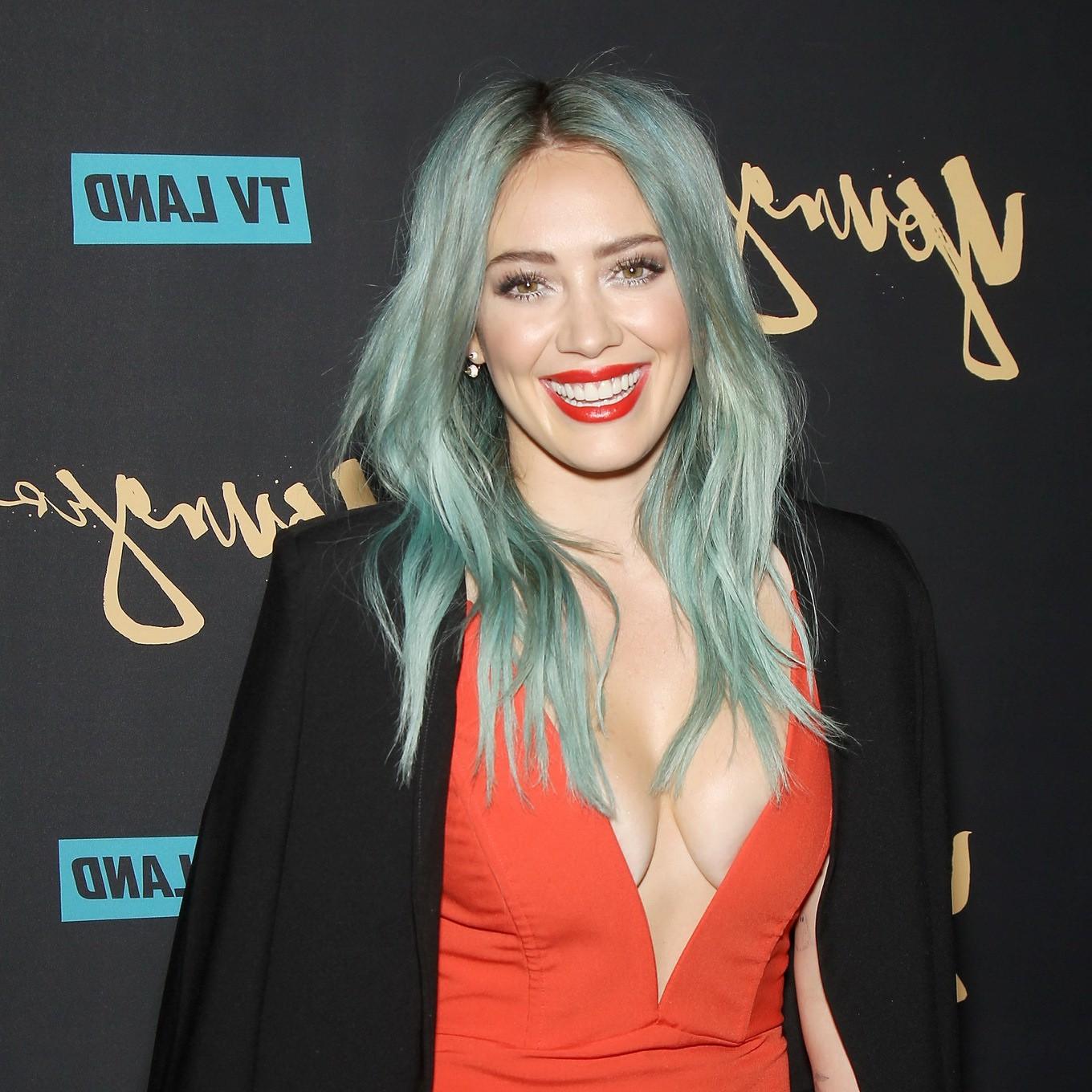 16P Hilary Duff showing huge cleavage braless in short red dress at the Younger prem