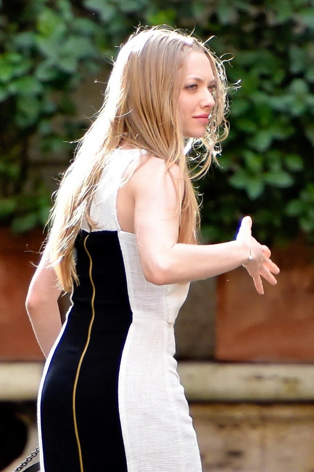 16P Amanda Seyfried showing cleavage and upskirt at the photoshoot in Rome