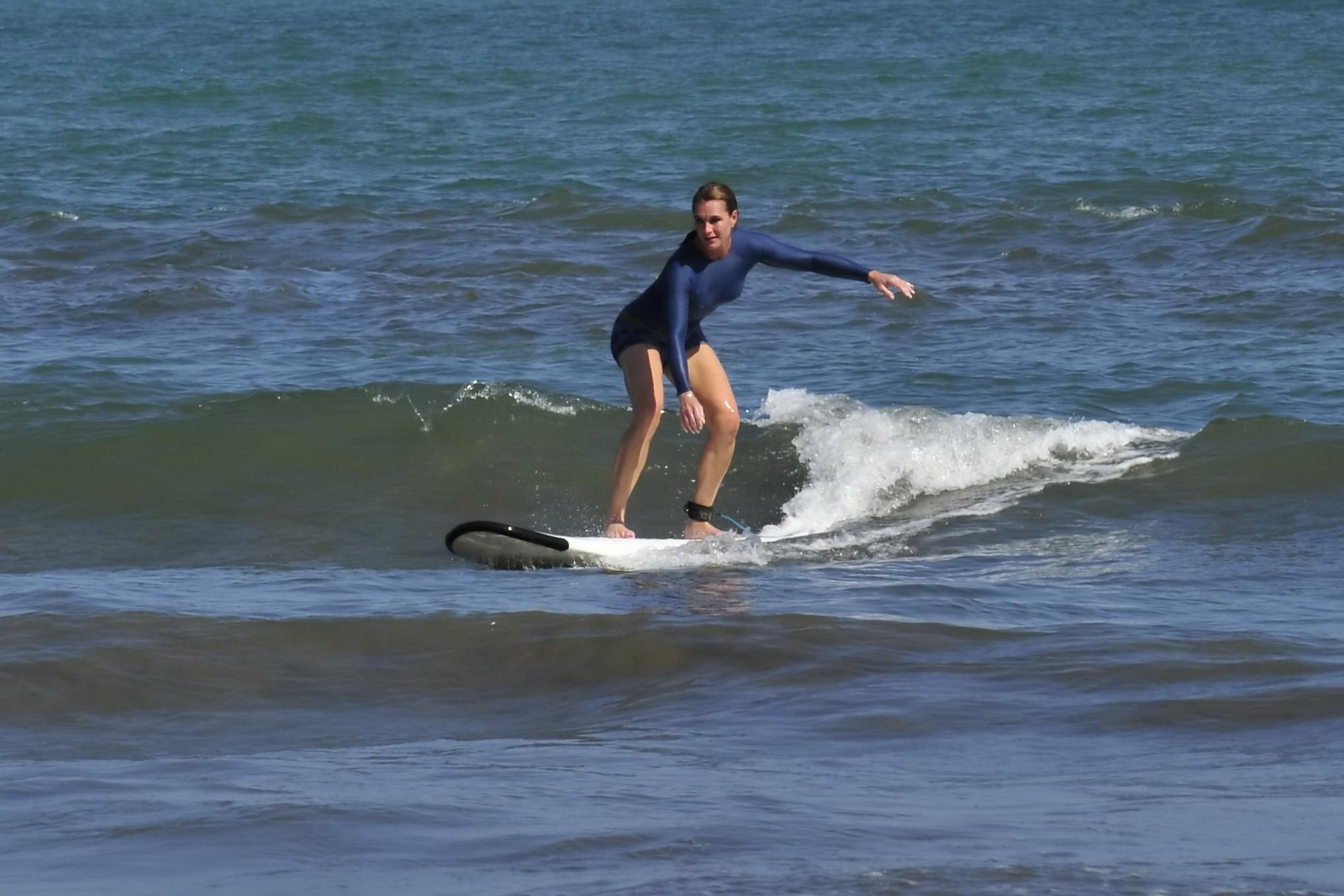 16P Brooke Shields busty showing her nipple pokies while surfing at the beach in Cos