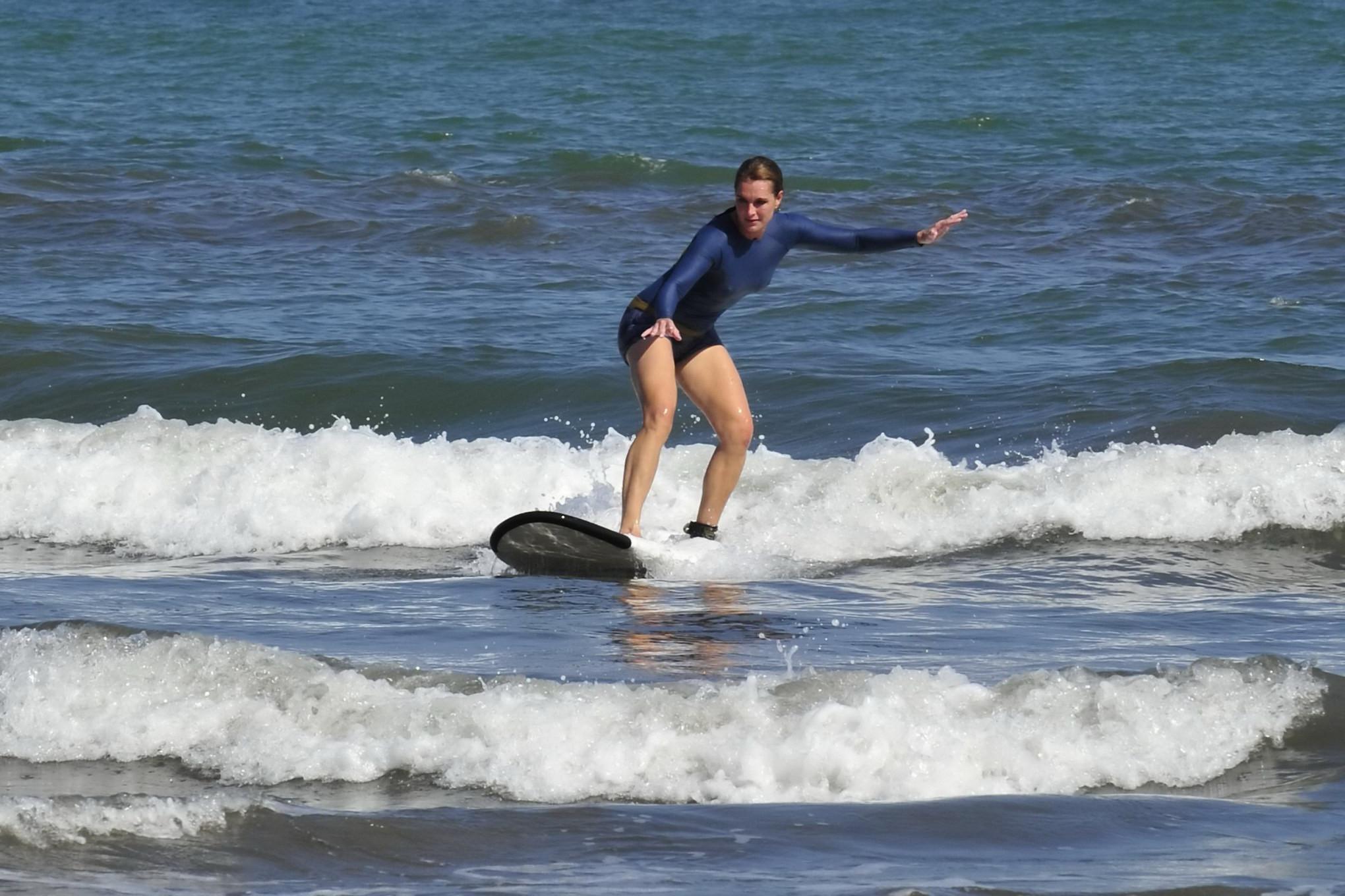 16P Brooke Shields busty showing her nipple pokies while surfing at the beach in Cos