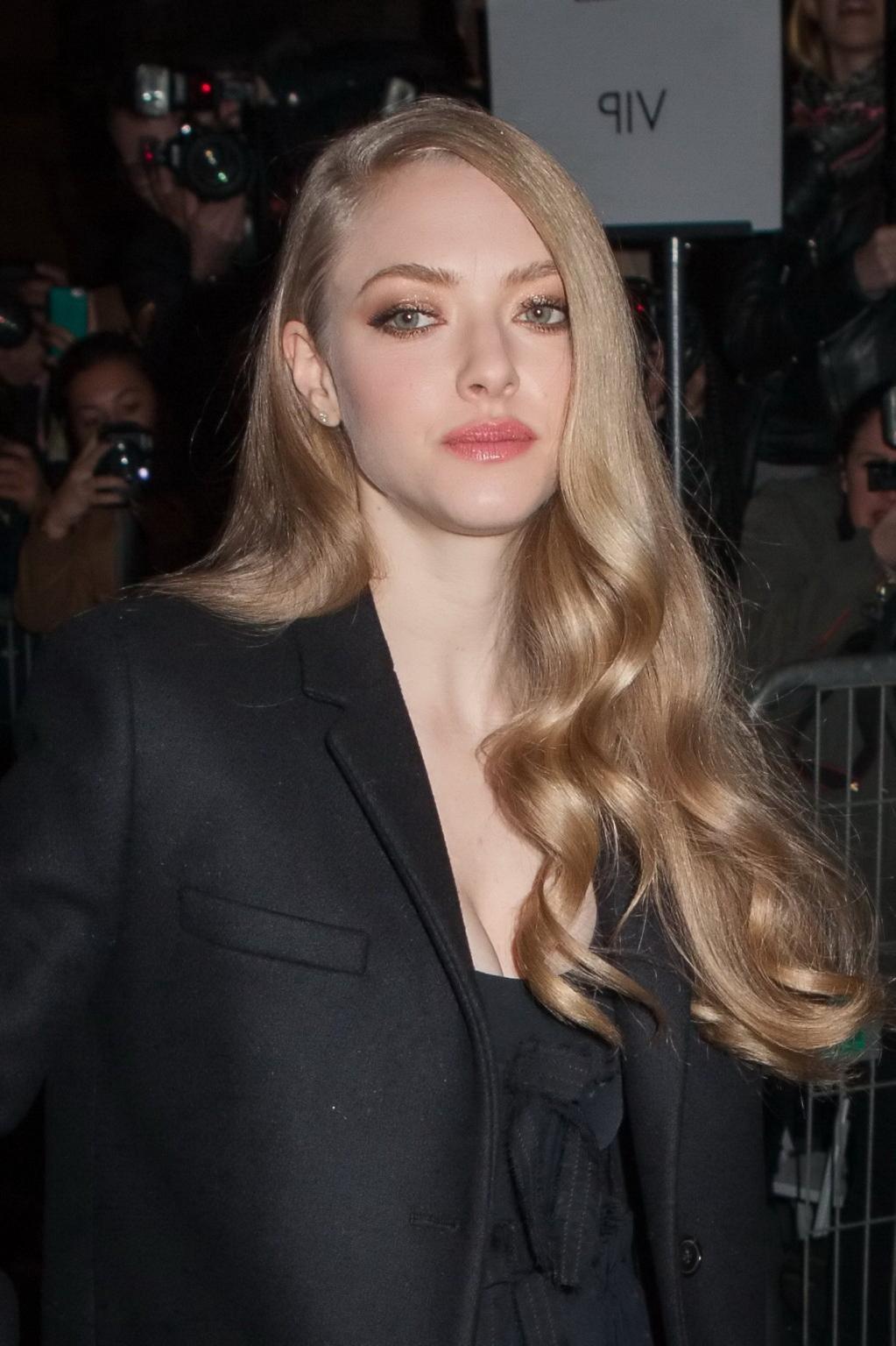16P Amanda Seyfried showing big cleavage in black outfit while arriving to the Given
