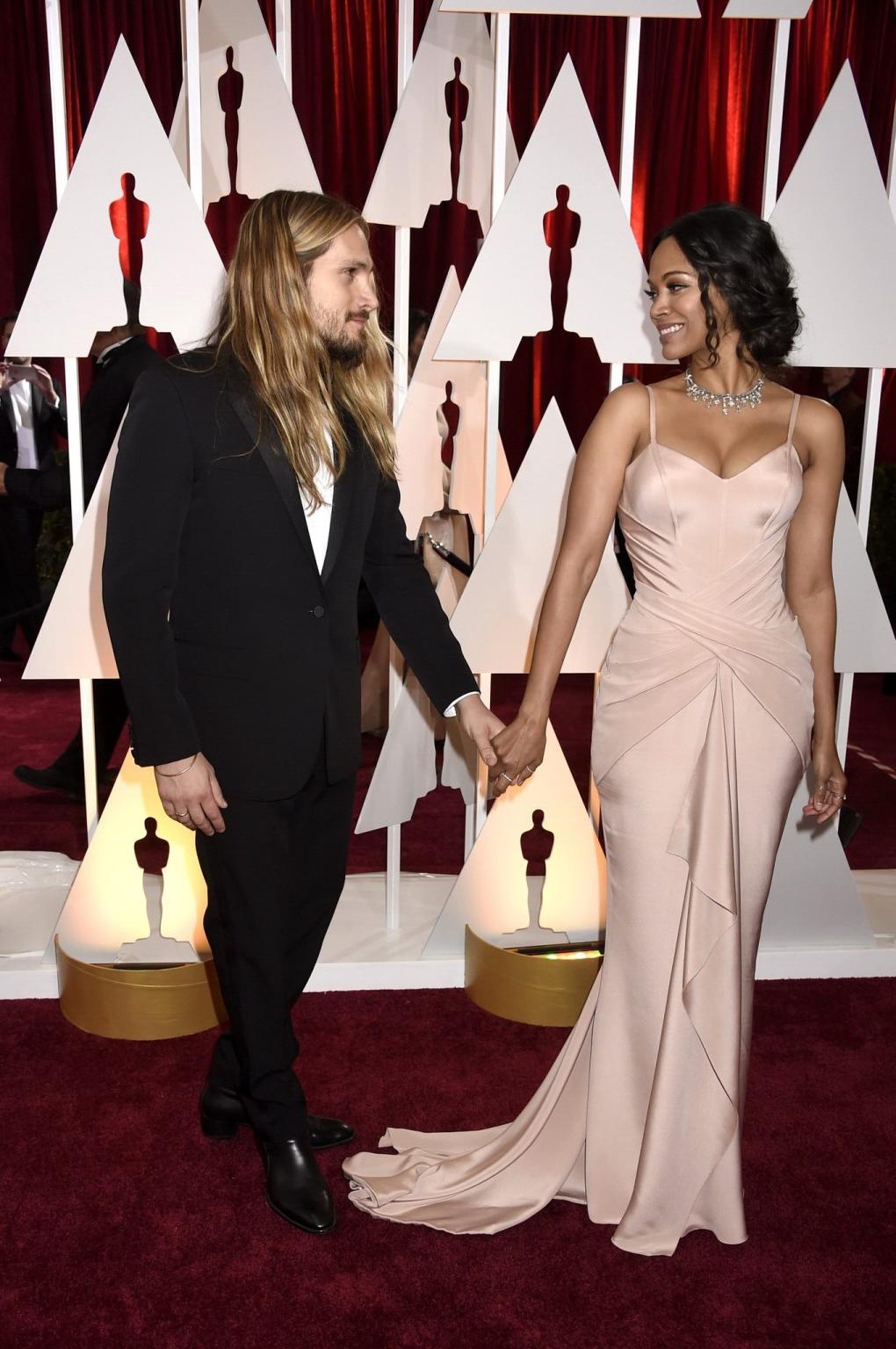 16P Zoe Saldana showing huge cleavage at the 87th Annual Academy Awards