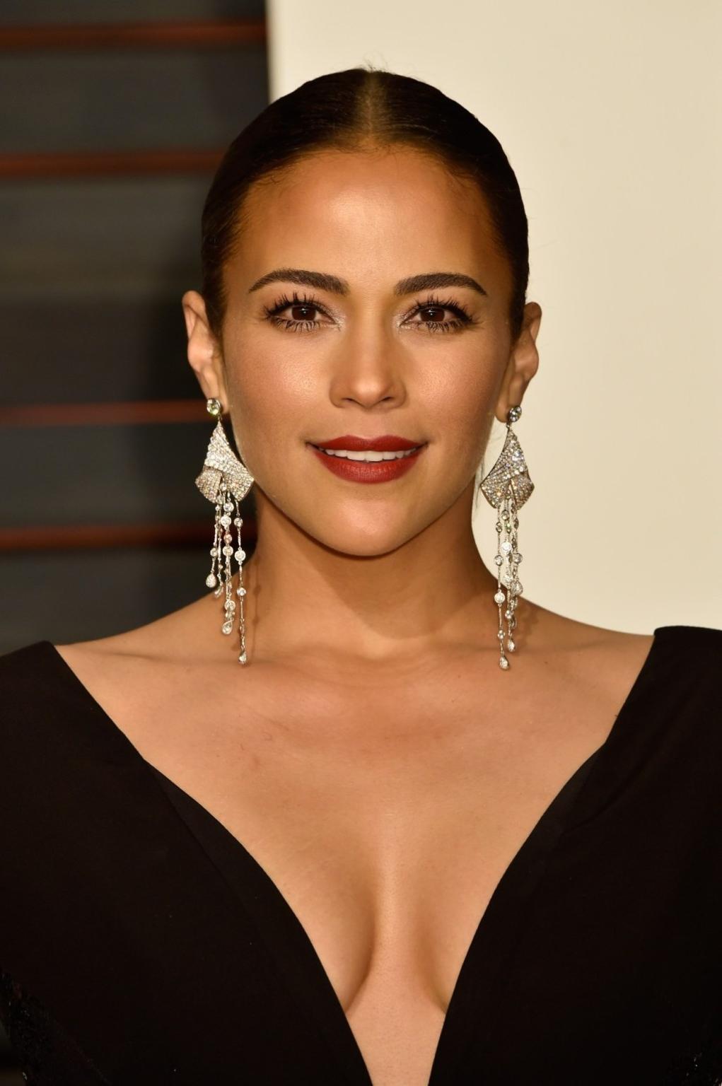 16P Paula Patton showing huge cleavage at the 2015 Vanity Fair Oscar Party in Hollyw