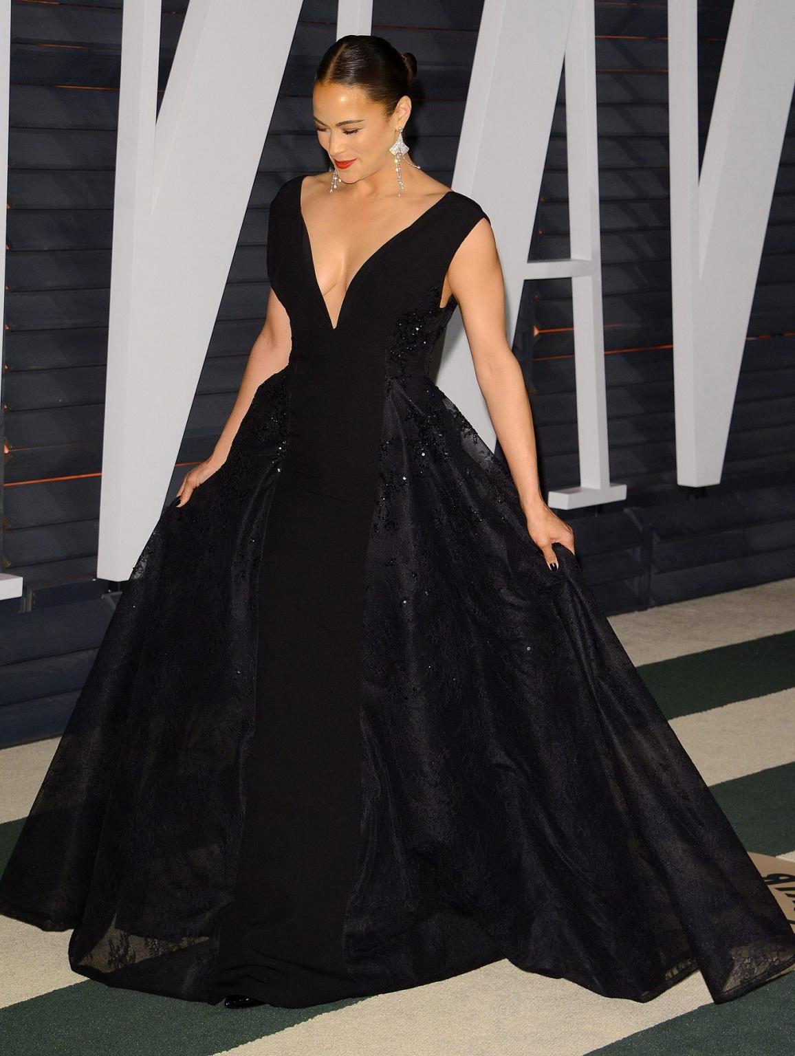 16P Paula Patton showing huge cleavage at the 2015 Vanity Fair Oscar Party in Hollyw