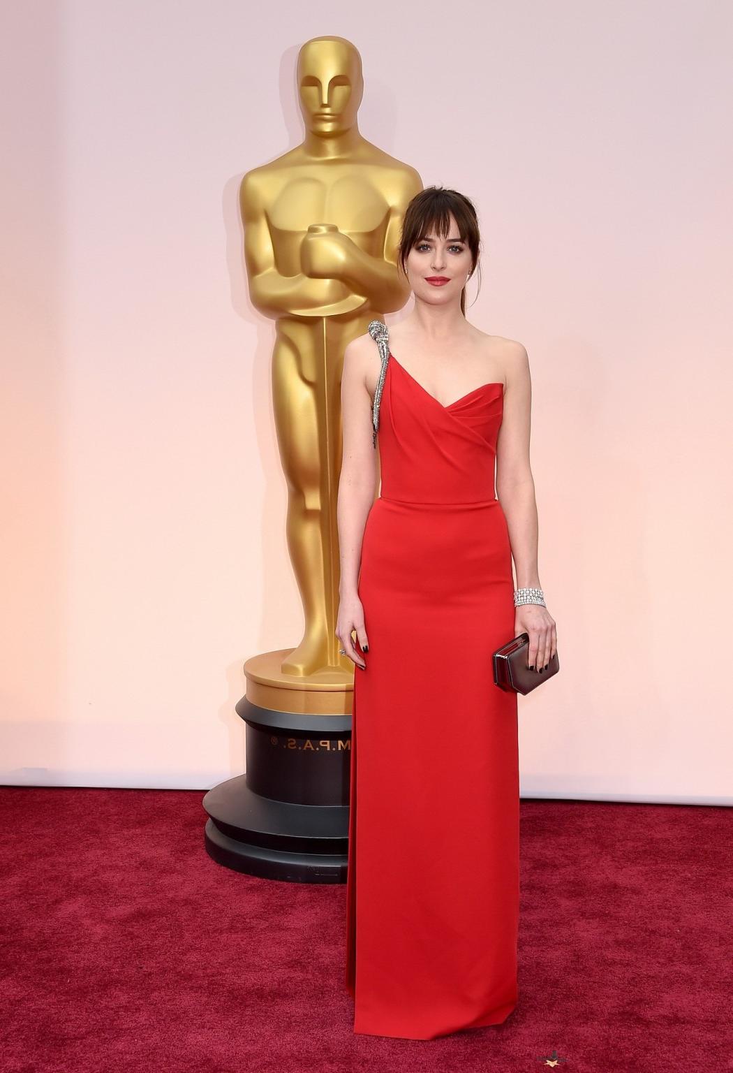 16P Dakota Johnson showing big cleavage in hot red high slit dress at 87th Annual Os