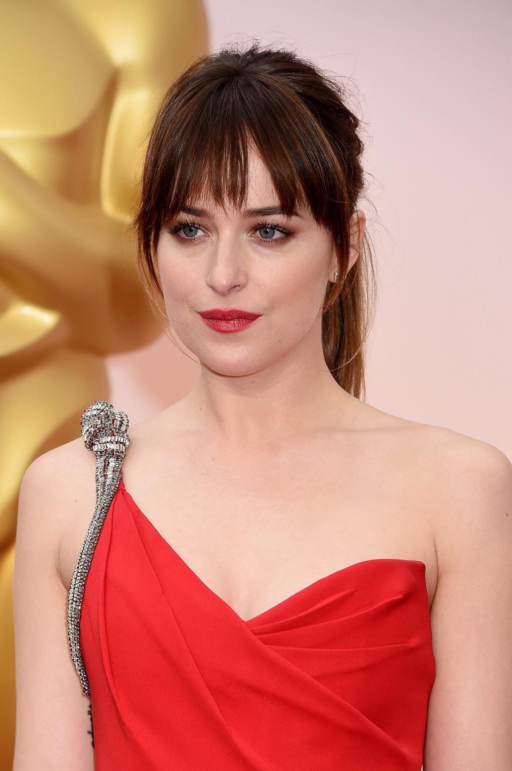 16P Dakota Johnson showing big cleavage in hot red high slit dress at 87th Annual Os