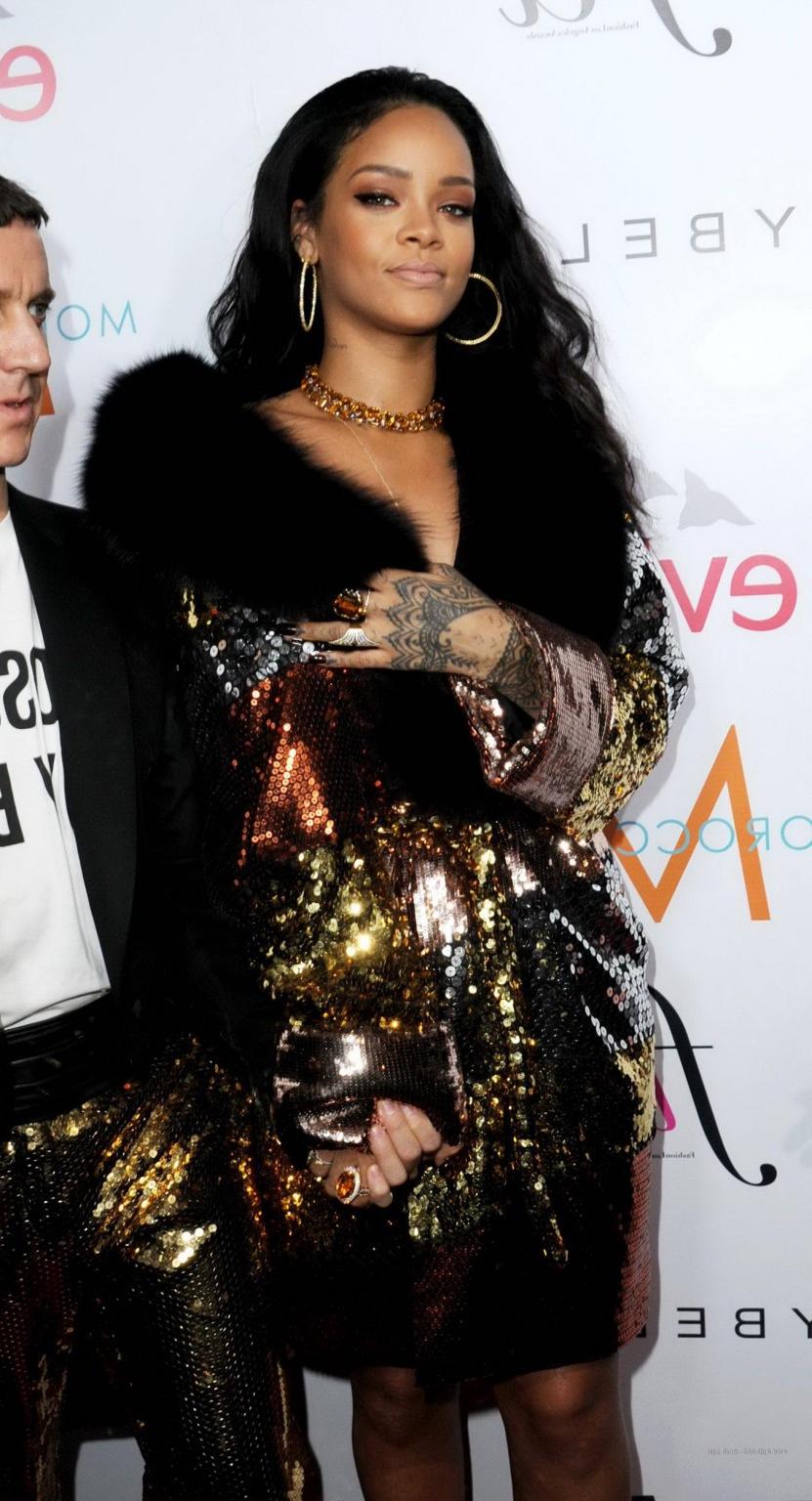 16P Rihanna showing cleavage at The DAILY FRONT ROW Fashion Los Angeles Awards Show 