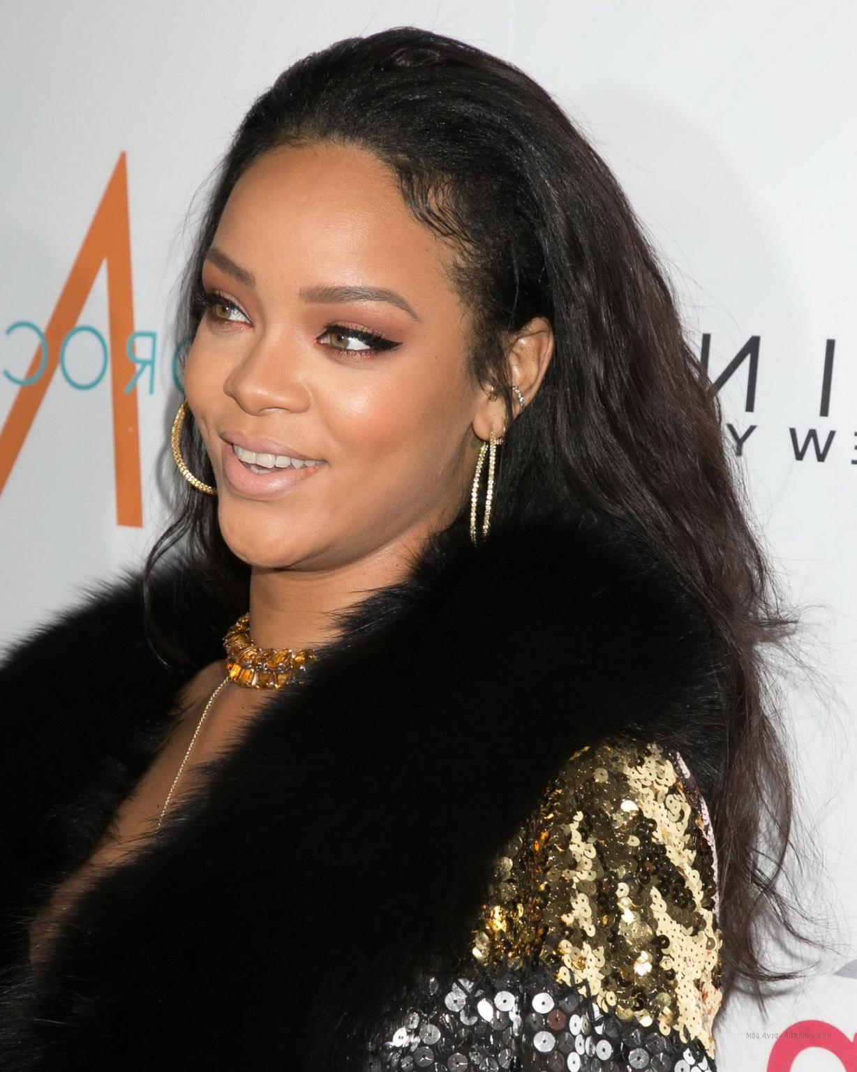 16P Rihanna showing cleavage at The DAILY FRONT ROW Fashion Los Angeles Awards Show 
