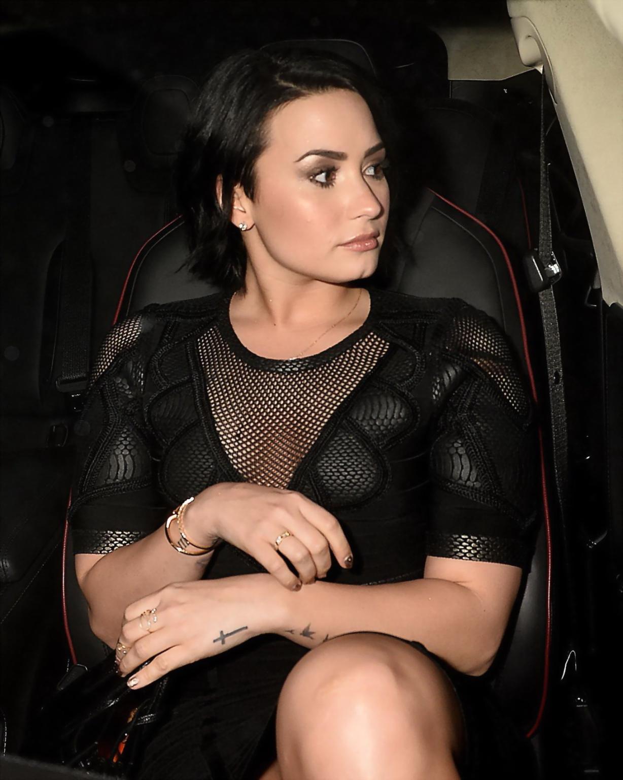 16P Demi Lovato upskirt flashing her pussy while arriving at The Ivy restaurant in L