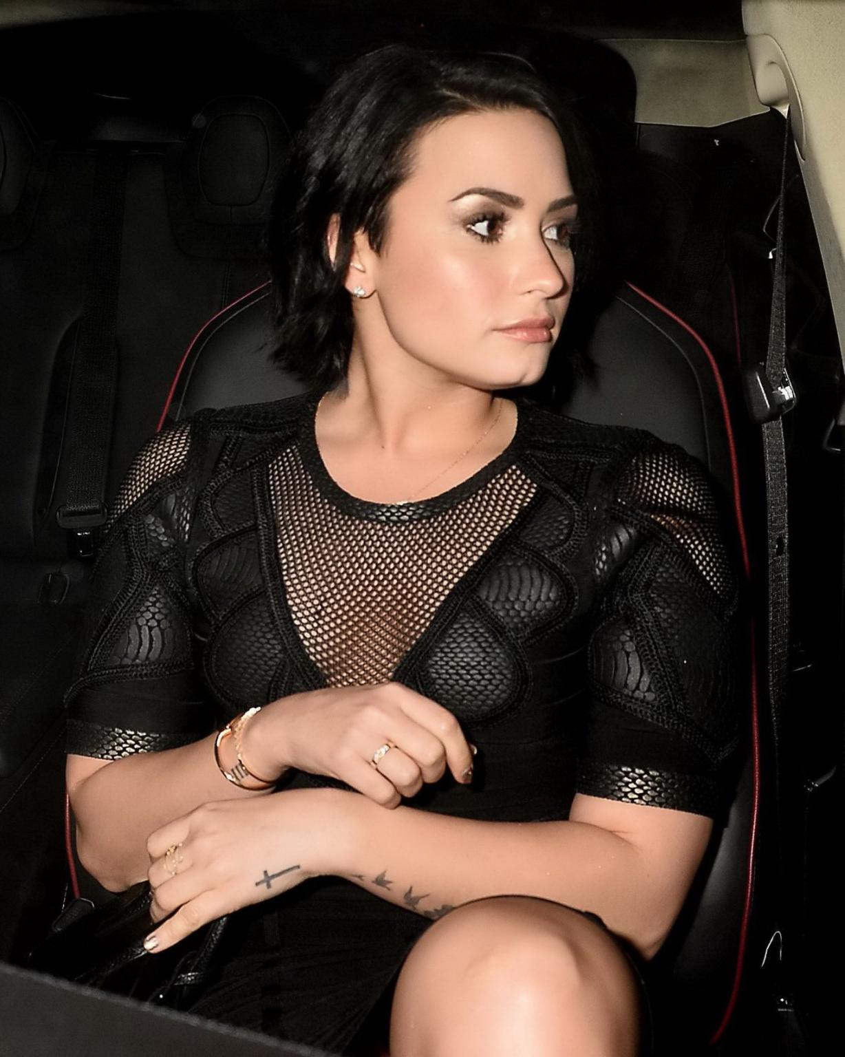 16P Demi Lovato upskirt flashing her pussy while arriving at The Ivy restaurant in L