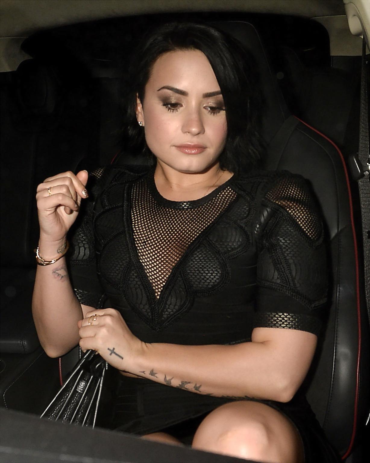 16P Demi Lovato upskirt flashing her pussy while arriving at The Ivy restaurant in L