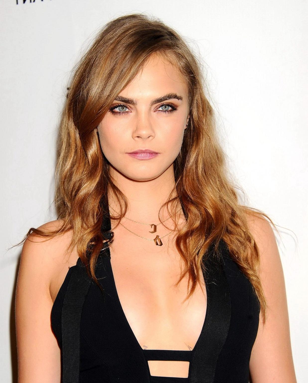 16P Cara Delevingne showing huge cleavage at the Weinstein Company and Netflix 2015 