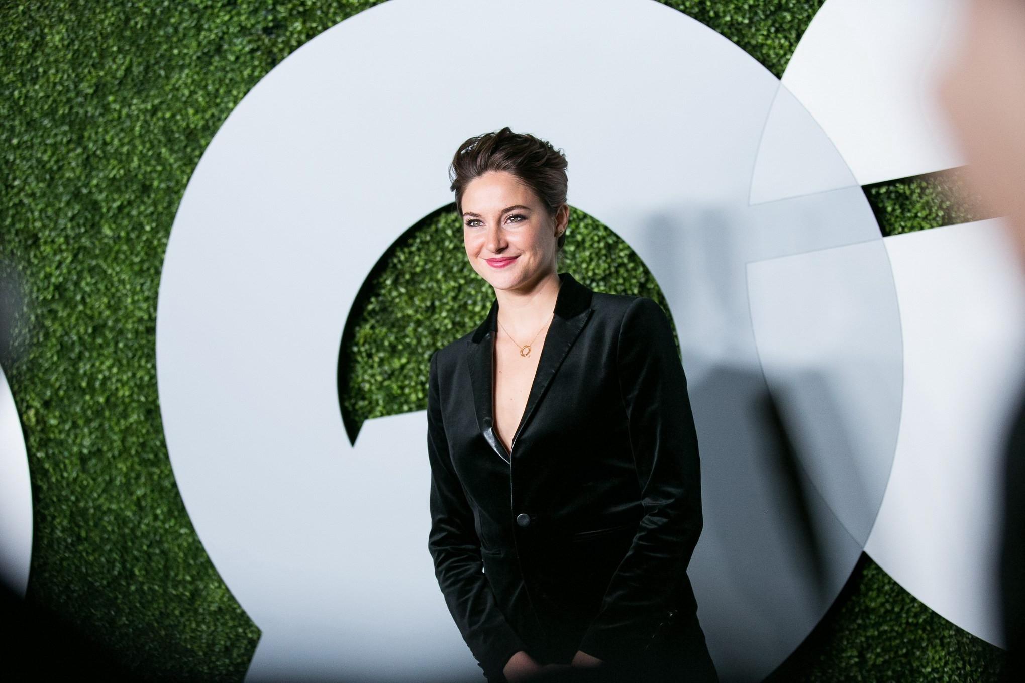 16P Shailene Woodley showing cleavage at the 2014 GQ Men Of The Year Party in LA