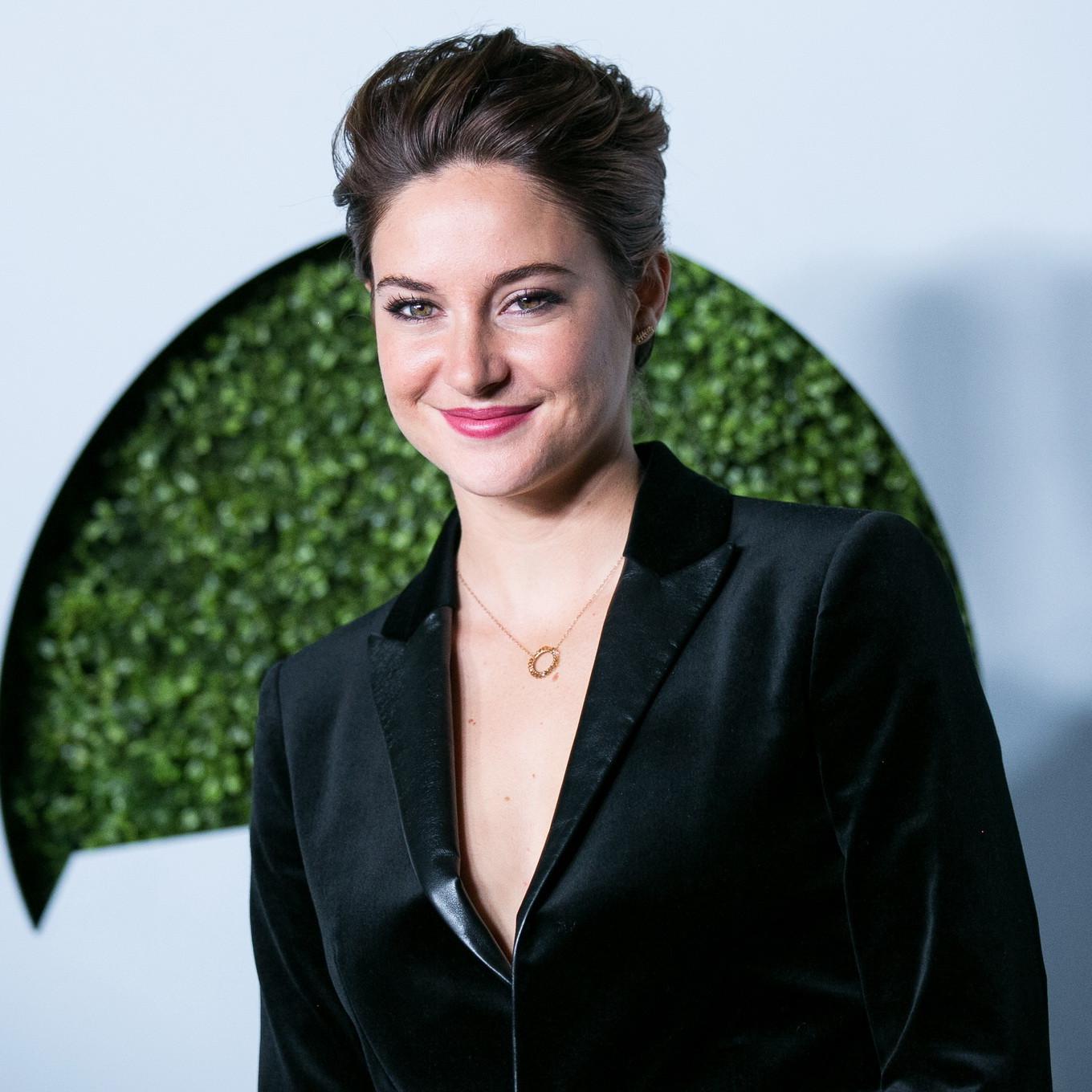 16P Shailene Woodley showing cleavage at the 2014 GQ Men Of The Year Party in LA