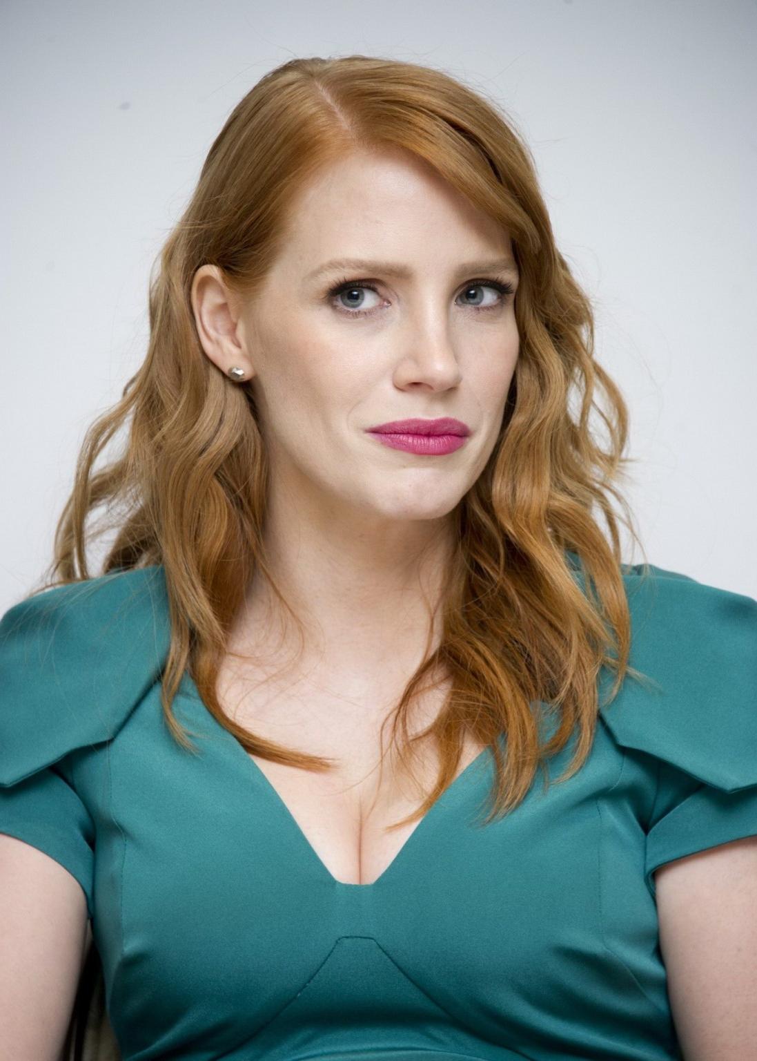 16P Jessica Chastain showing huge cleavage at A Most Violent Year photocall in Bever