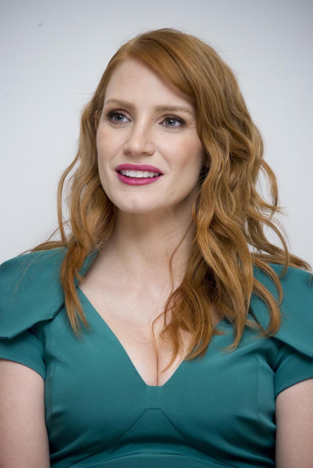 16P Jessica Chastain showing huge cleavage at A Most Violent Year photocall in Bever