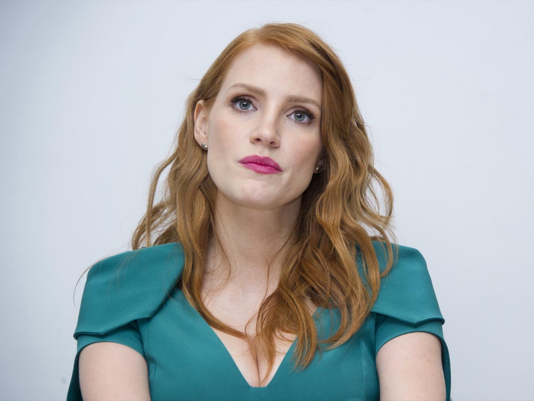 16P Jessica Chastain showing huge cleavage at A Most Violent Year photocall in Bever