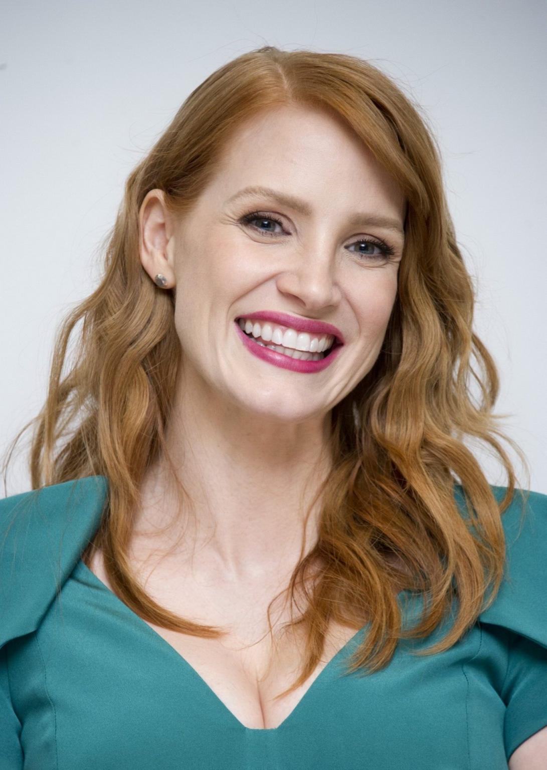 16P Jessica Chastain showing huge cleavage at A Most Violent Year photocall in Bever