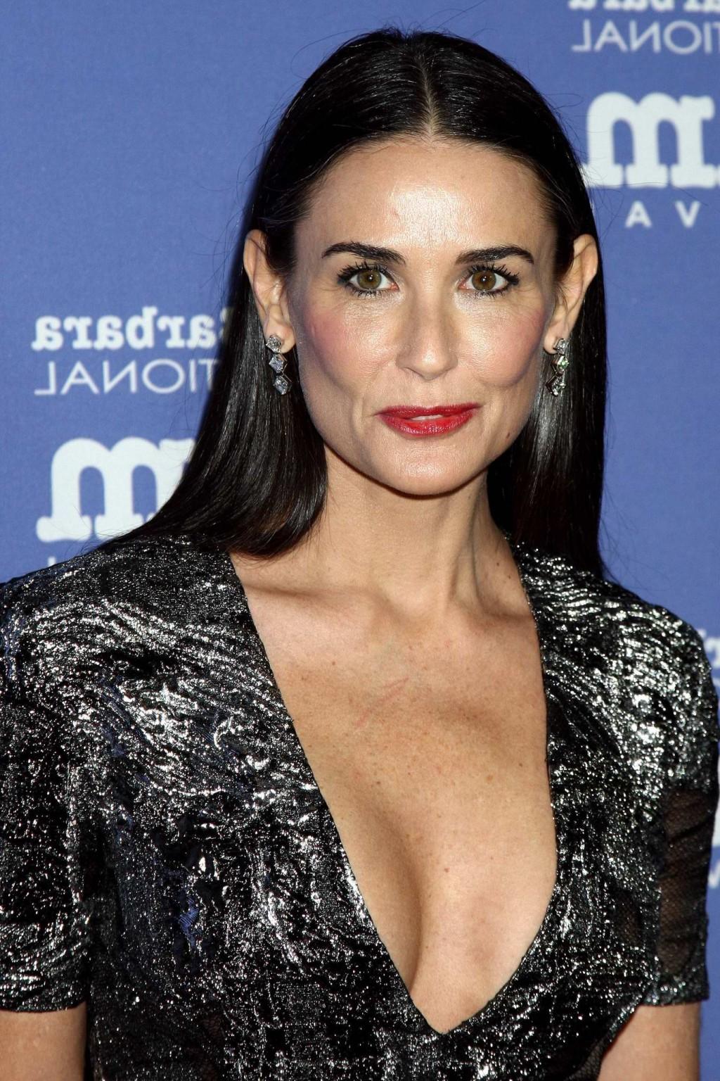 16P Demi Moore showing cleavage at the 9th Annual Kirk Douglas Award for Excellence 