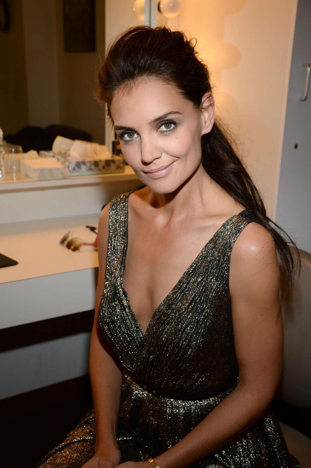 16P Katie Holmes braless shows huge cleavage in sexy mini dress at the Late Show wit