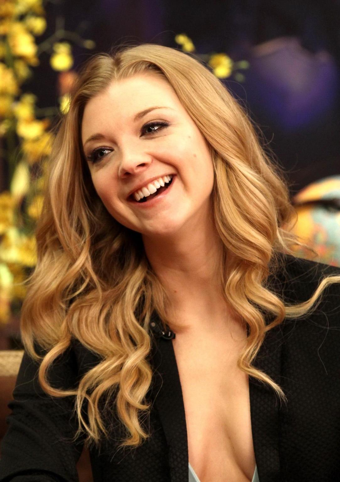 16P Natalie Dormer showing huge cleavage at Univisions Despierta America in Miami Fl