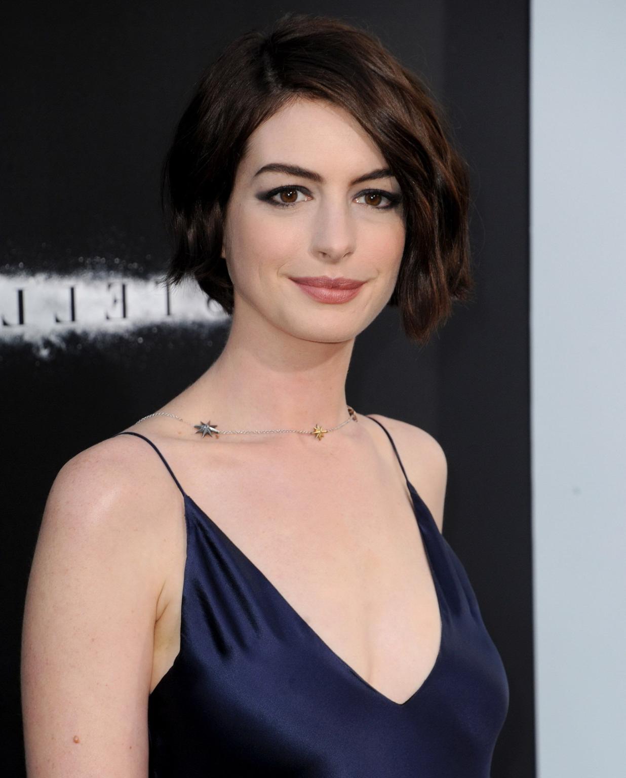 16P Anne Hathaway braless showing big cleavage in a backless purple dress at the Int