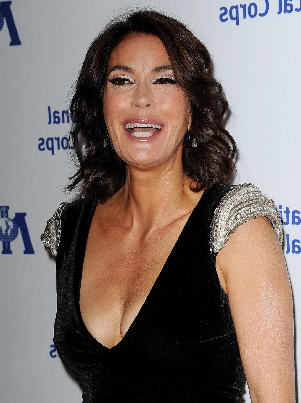 16P Teri Hatcher showing huge cleavage at the International Medical Corps Annual Awa