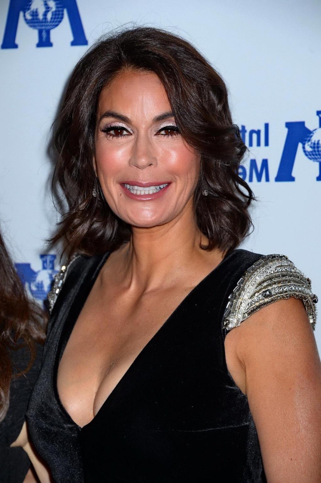 16P Teri Hatcher showing huge cleavage at the International Medical Corps Annual Awa