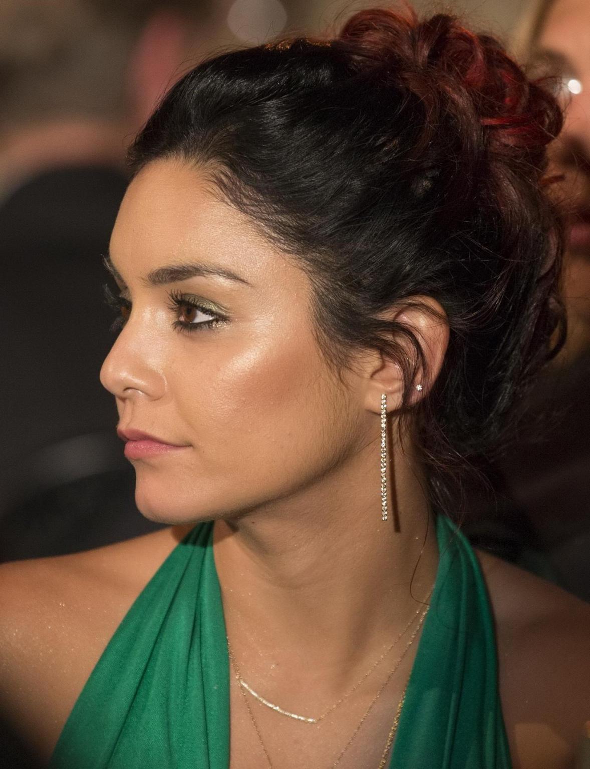 11P Vanessa Hudgens showing huge cleavage at Global Green USAs 10th Anniversary Gorg
