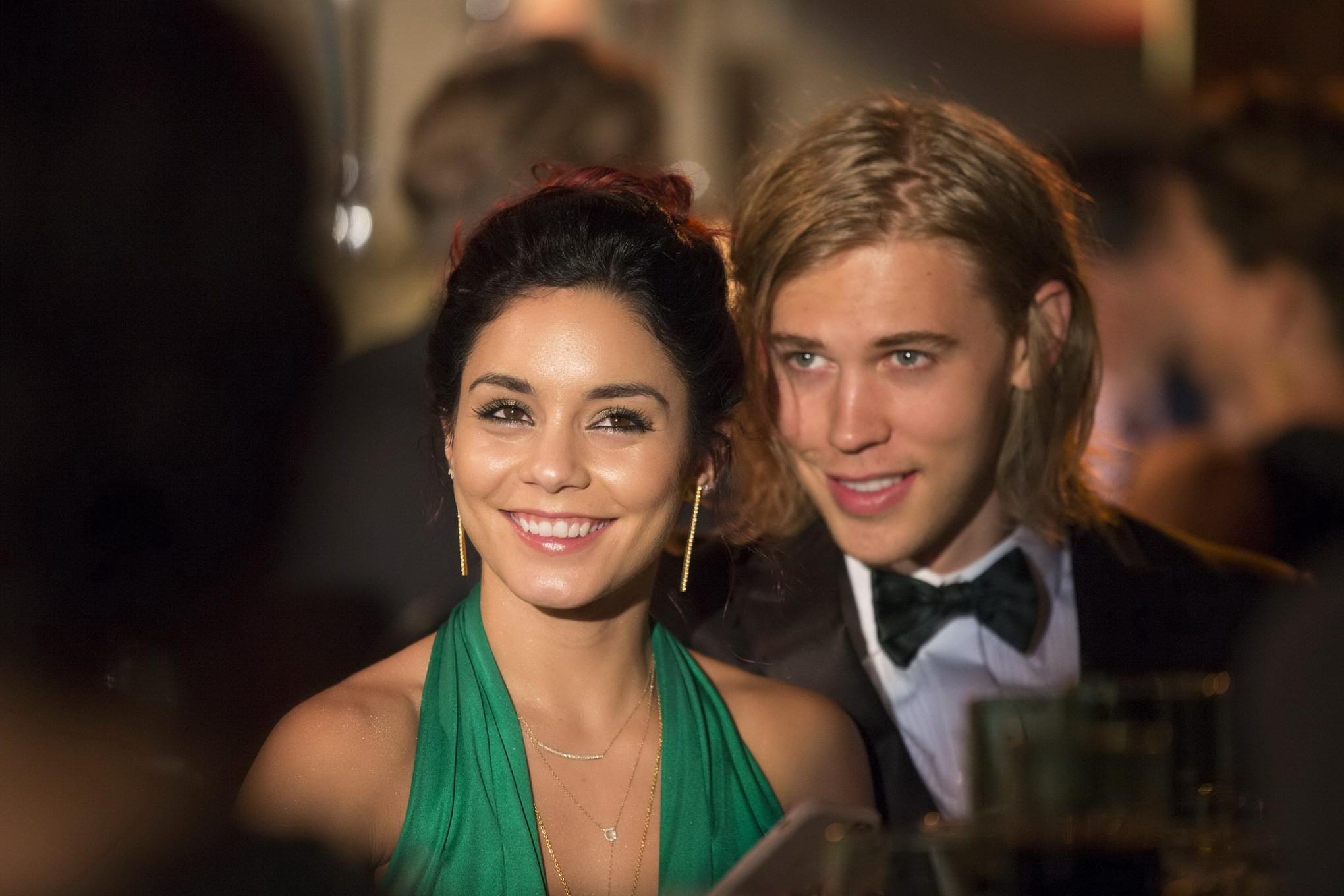 11P Vanessa Hudgens showing huge cleavage at Global Green USAs 10th Anniversary Gorg