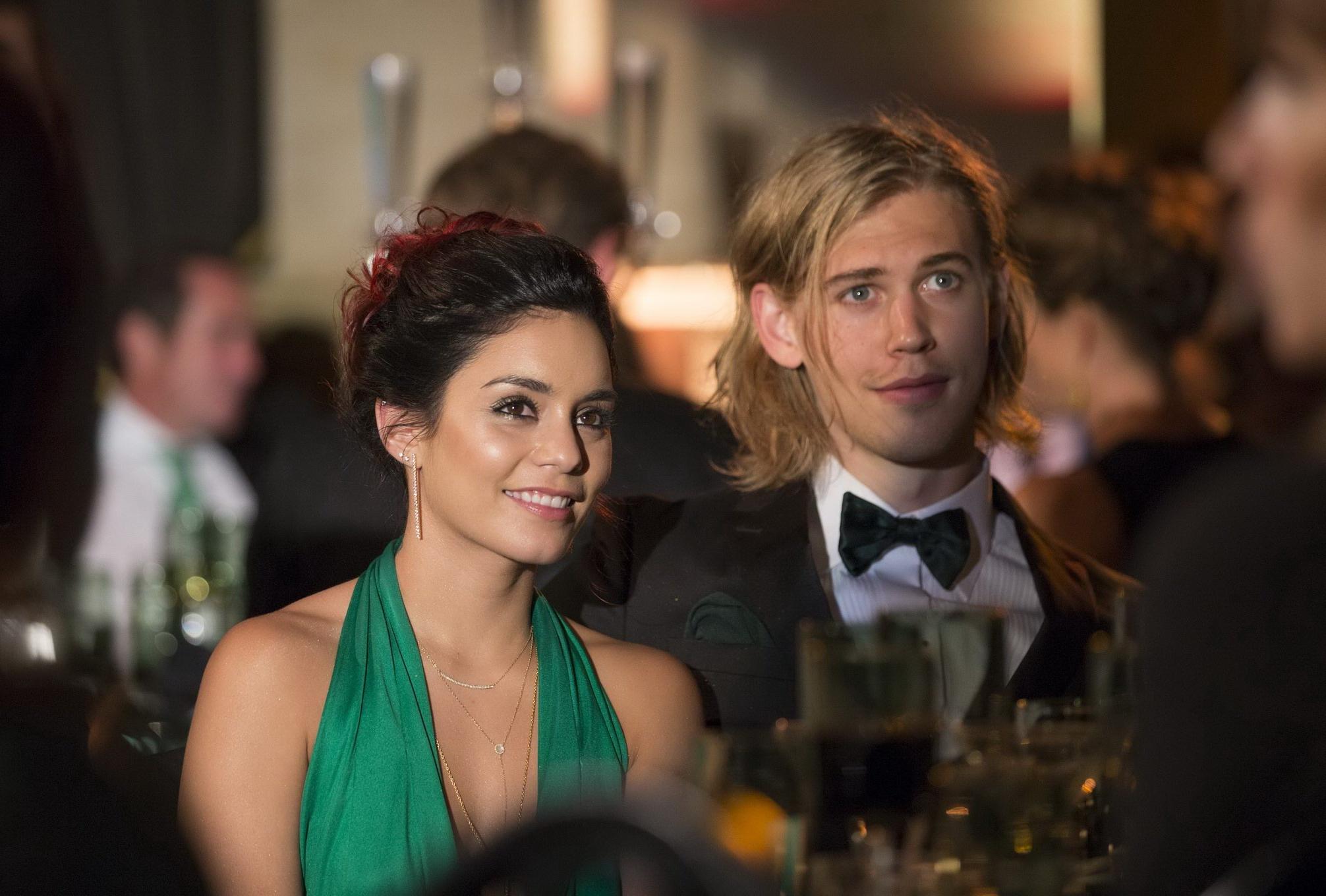 11P Vanessa Hudgens showing huge cleavage at Global Green USAs 10th Anniversary Gorg