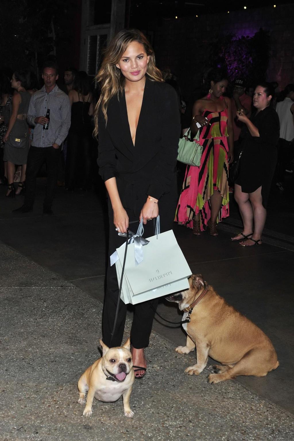 10P Chrissy Teigen braless  cleavy petting two ugly bulldogs at the new Piperlime co