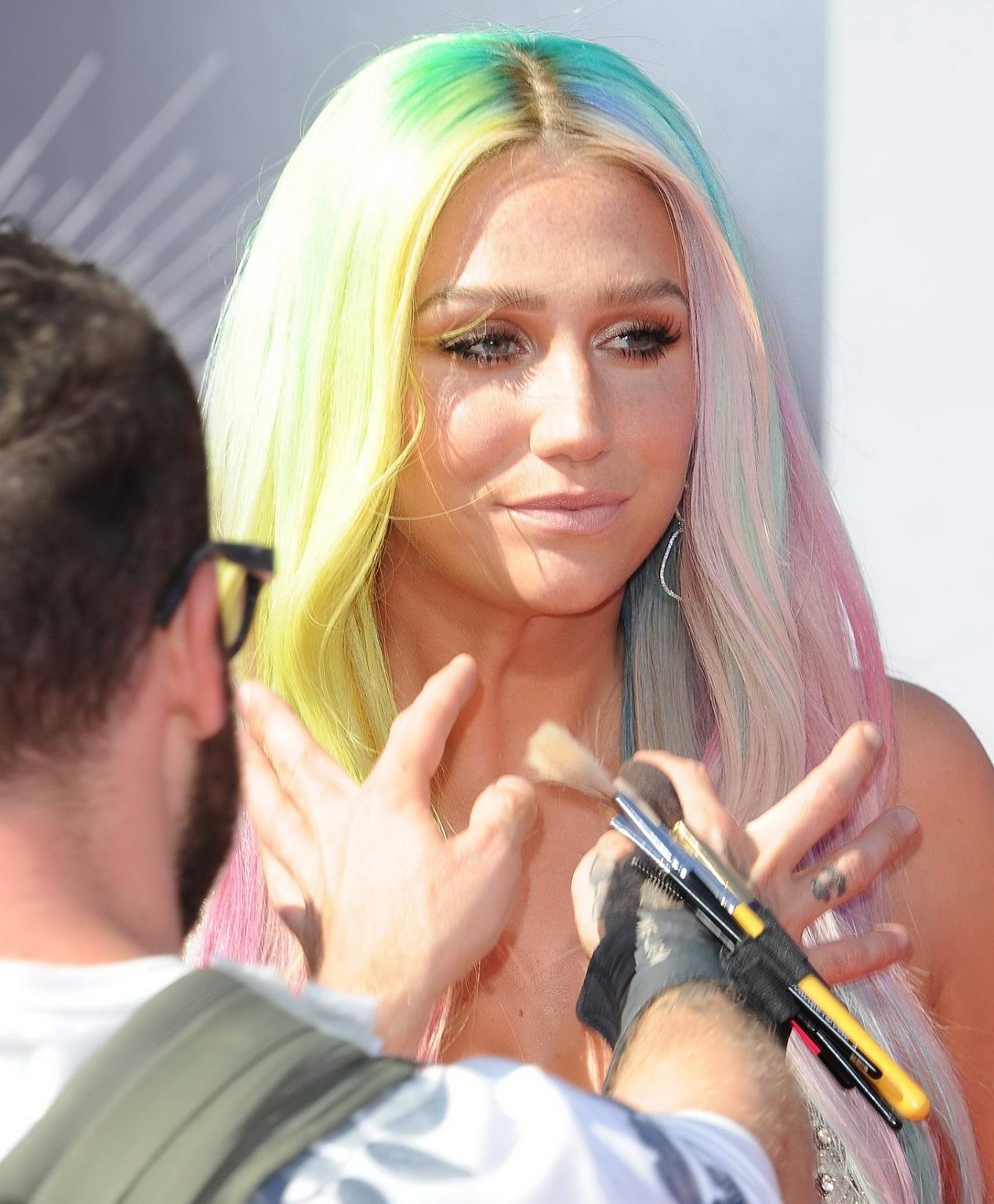 16P Kesha showing huge cleavage at the 2014 MTV Video Music Awards in Inglewood