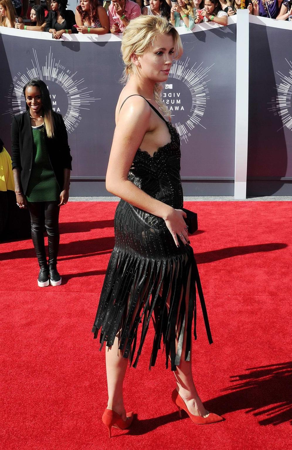 16P Ireland Baldwin braless showing sideboob and cleavage at the 2014 MTV Video Musi