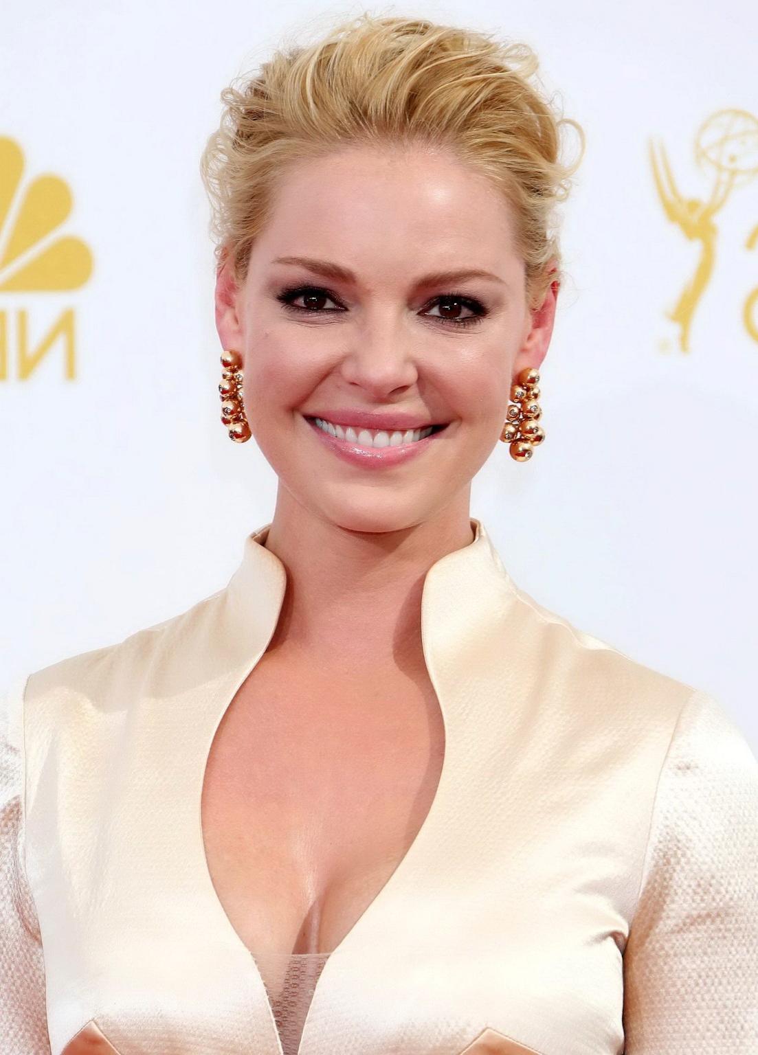 16P Katherine Heigl showing huge cleavage at the 66th Annual Primetime Emmy Awards i