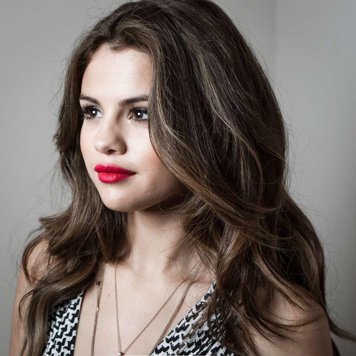 16P Selena Gomez shows off bikini breasts  cute cleavage