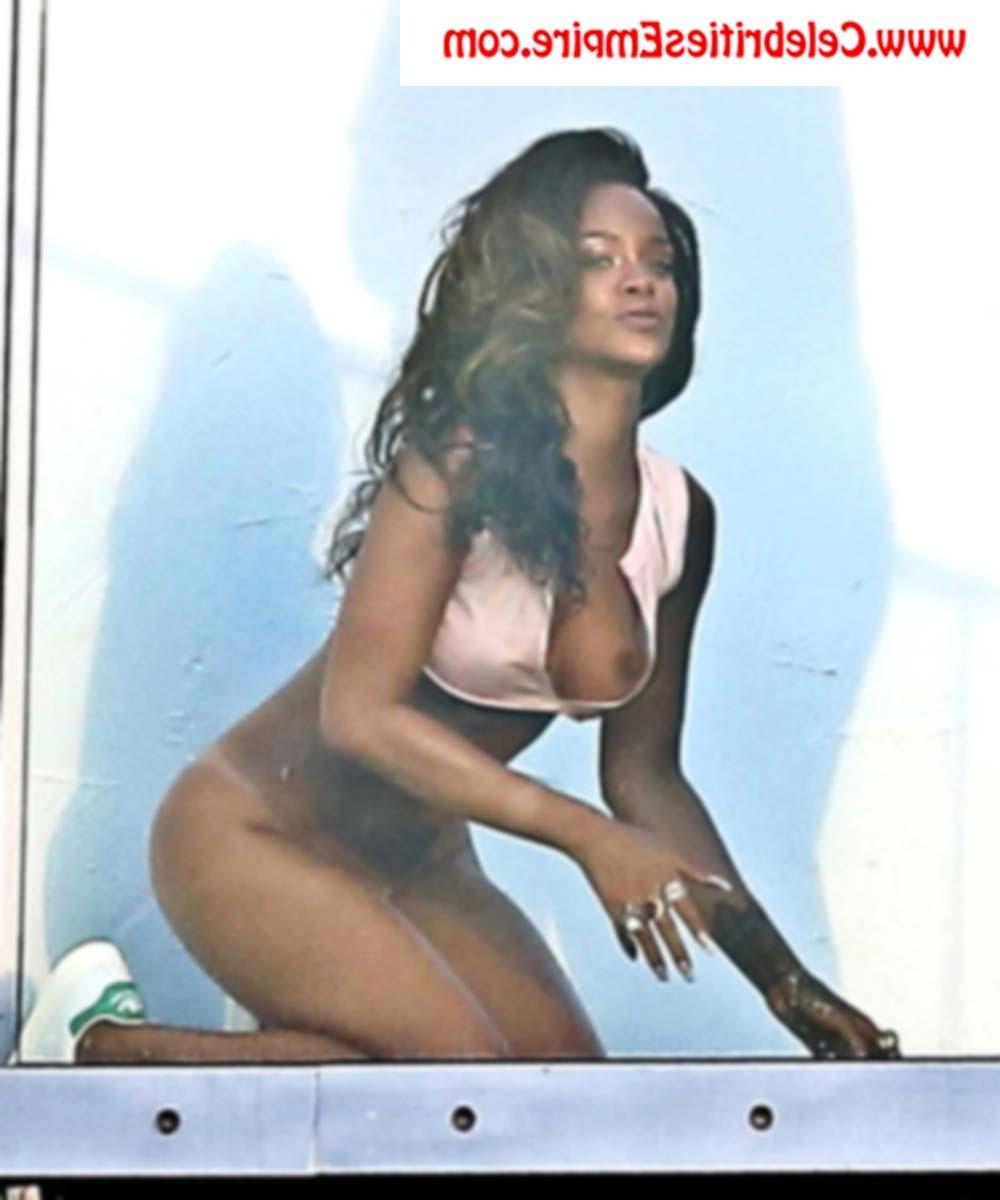 20P Rihanna Nude Booty And Boob Slip