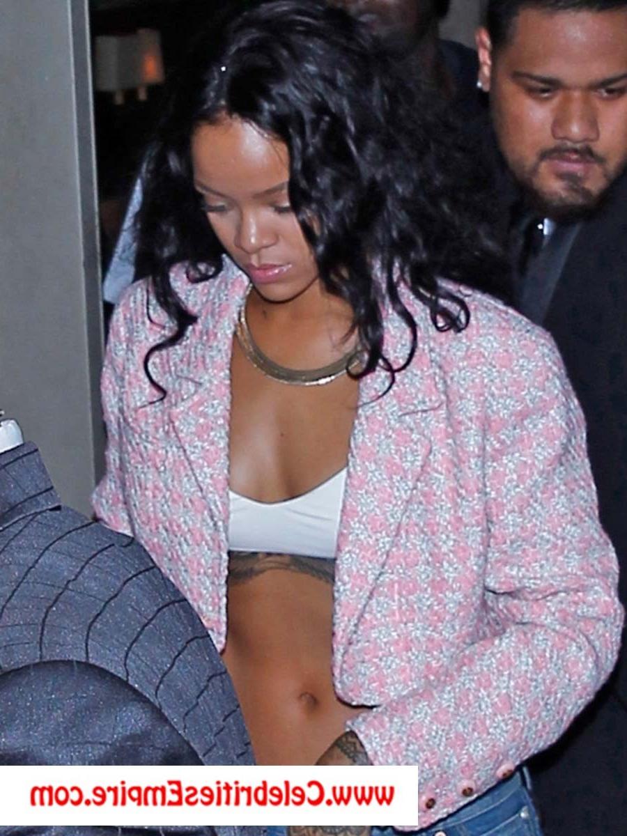 20P Rihanna Nude Booty And Boob Slip