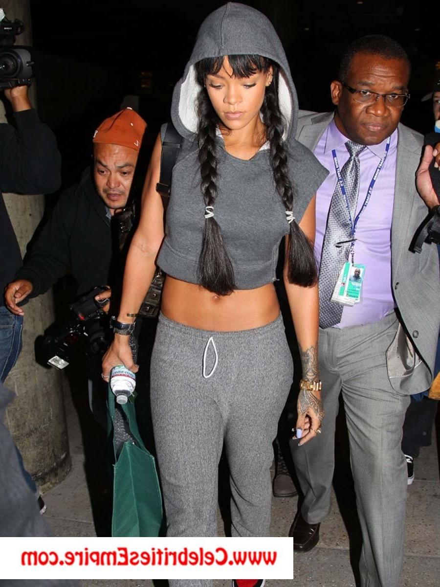20P Rihanna Nude Booty And Boob Slip