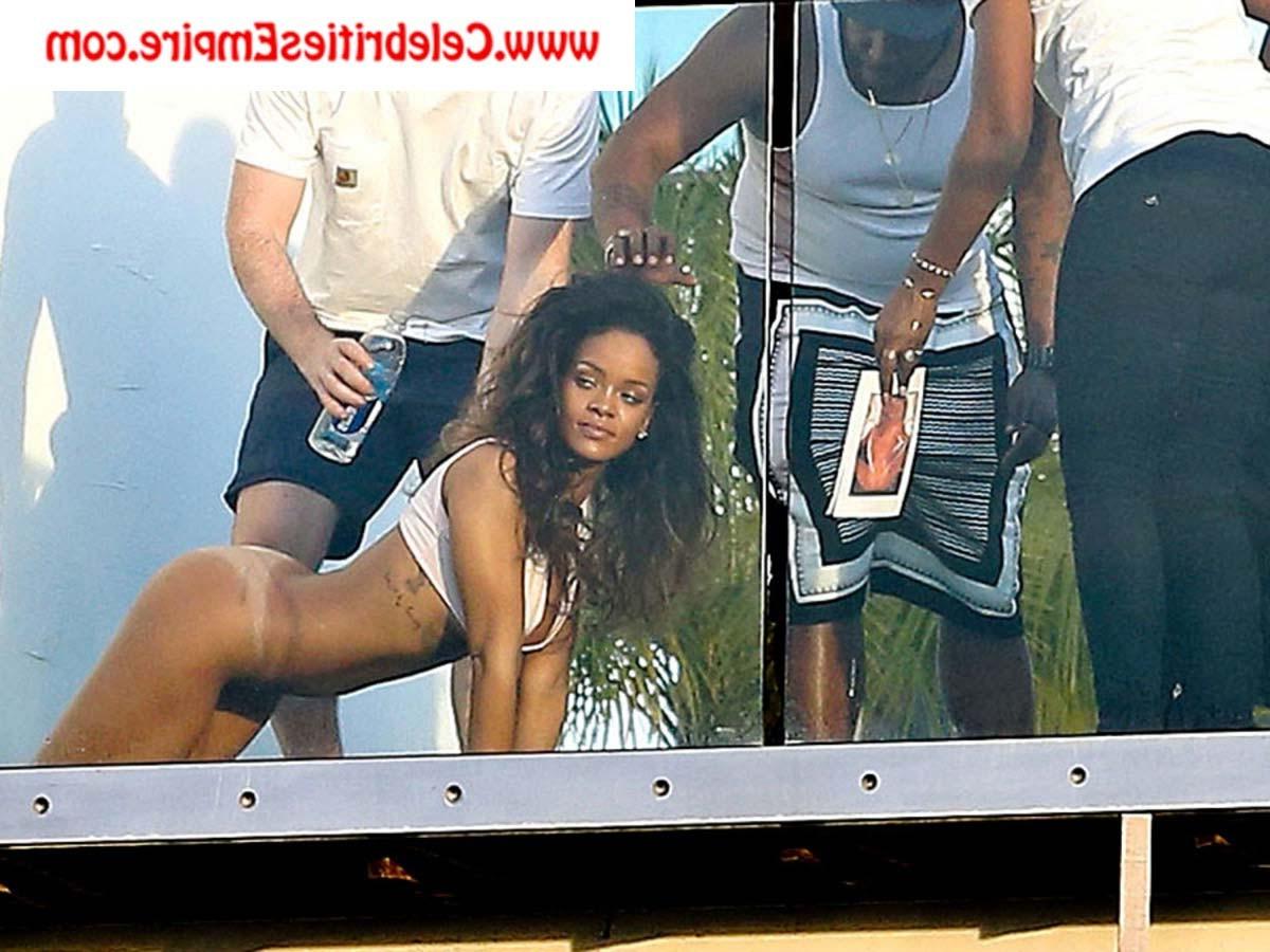 20P Rihanna Nude Booty And Boob Slip
