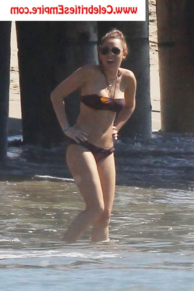 20P Miley Cyrus Oops Nipple Slip
