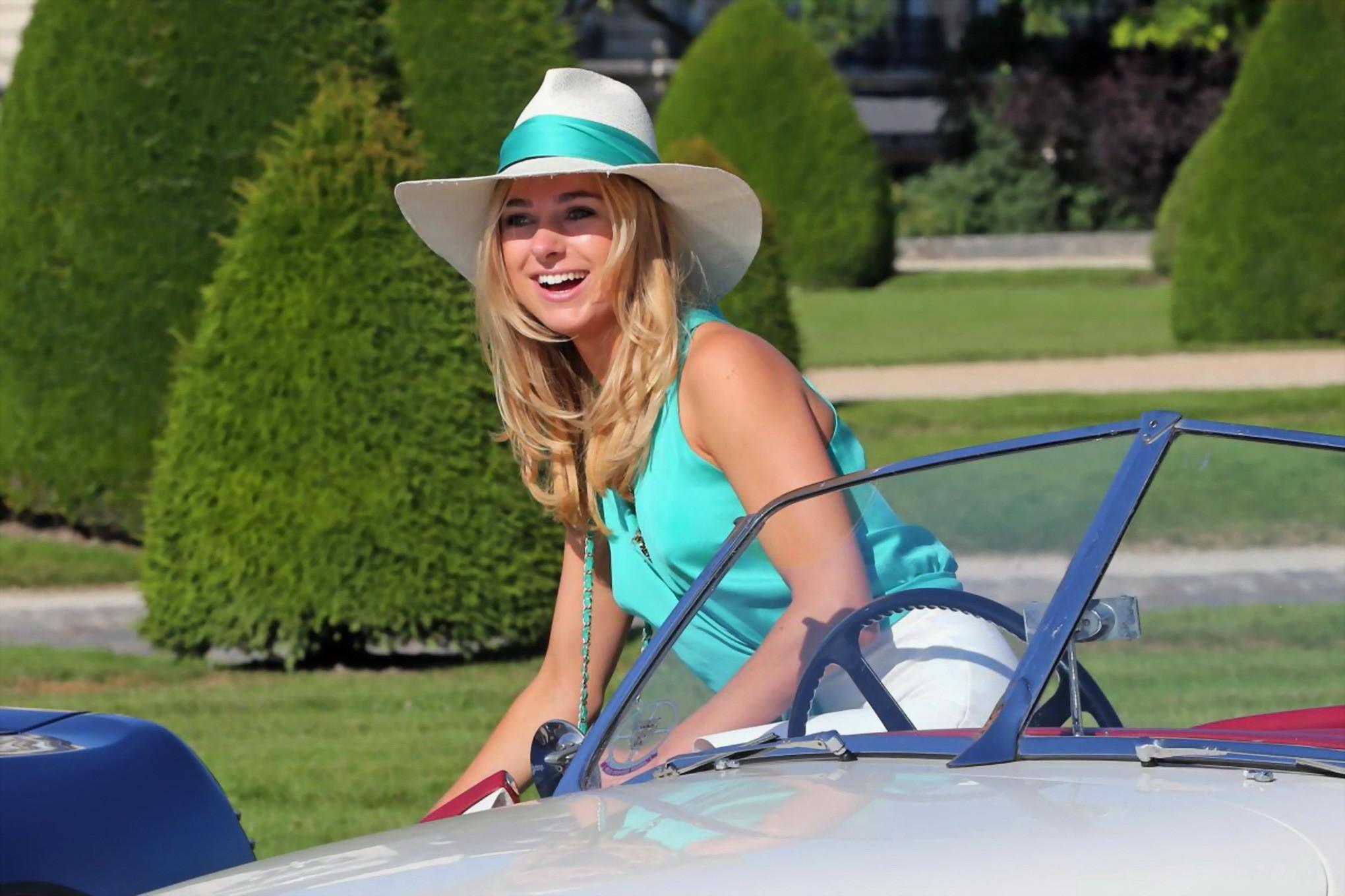 16P Kimberley Garner upskirt and showing big cleavage at the Grand Tour Race in Pari