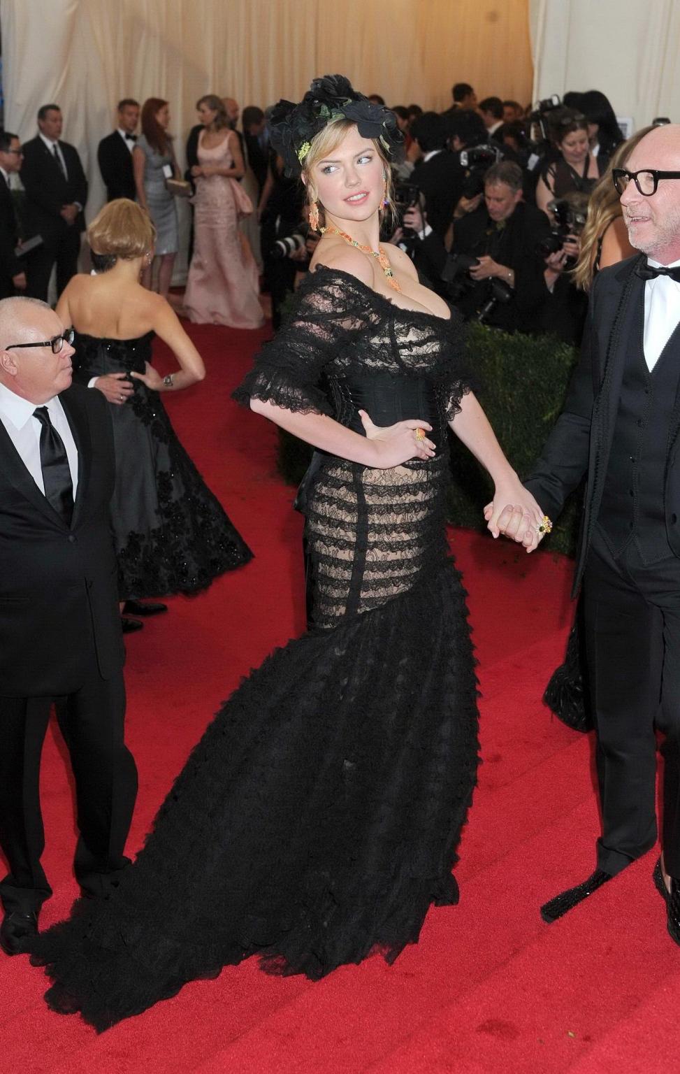 16P Busty Kate Upton showing cleavage at the 2014 Met Gala in NY